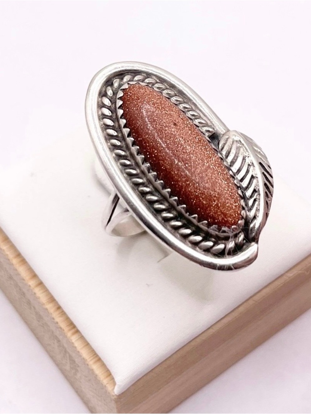 Size 6.5 Sterling Silver Leaf Goldstone Oval Ring - Picture 3 of 8
